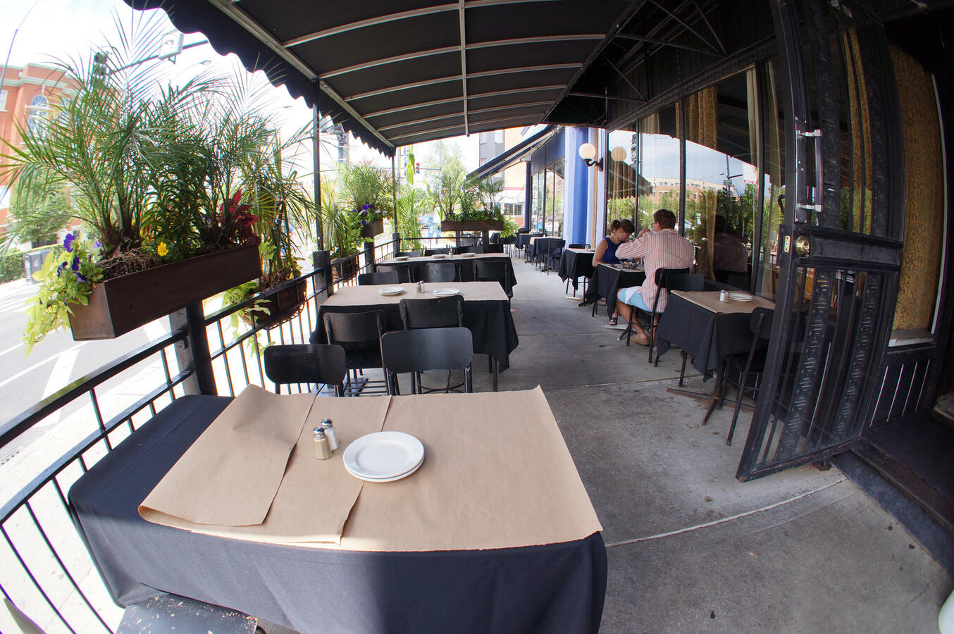 Tango Sur full patio